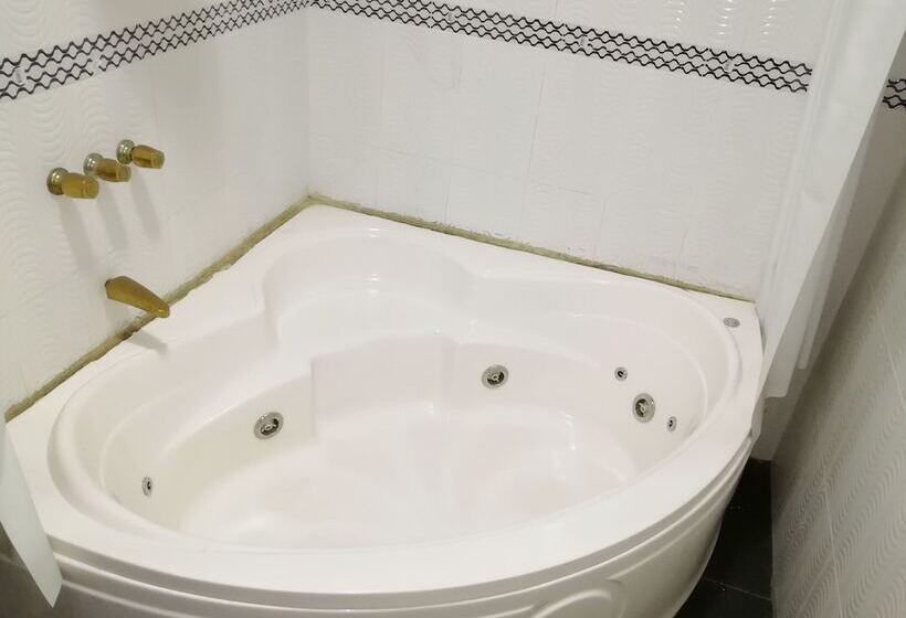 Maxy S Inn Hotel & Suite