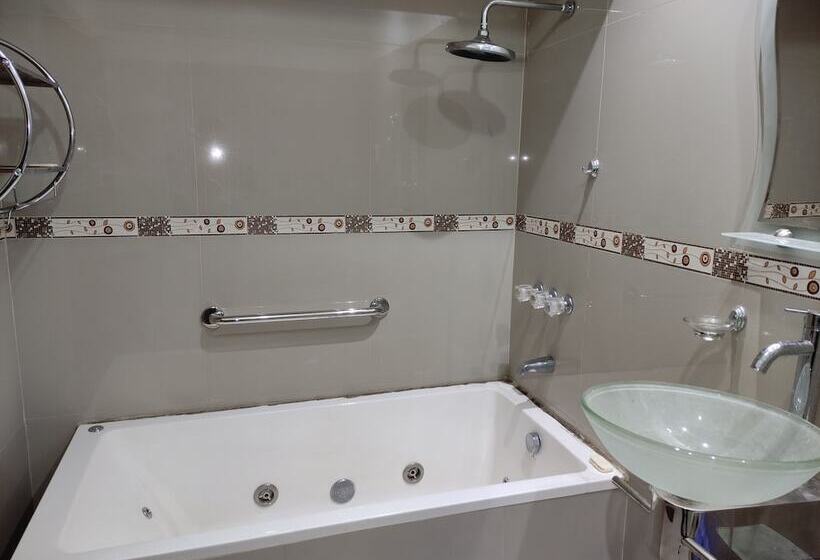 Maxy S Inn Hotel & Suite