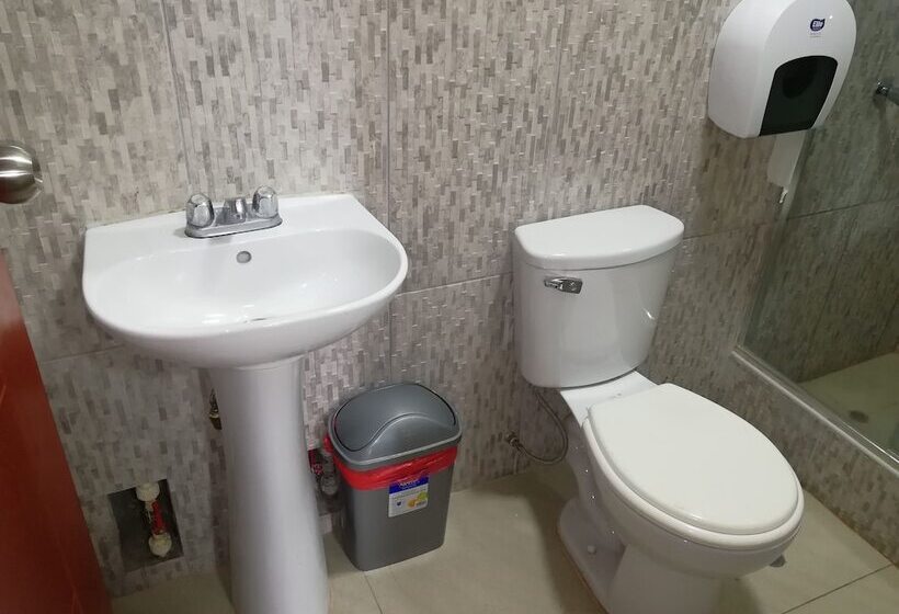 Maxy S Inn Hotel & Suite