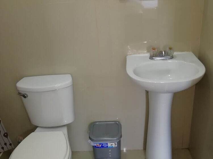 Maxy S Inn Hotel & Suite