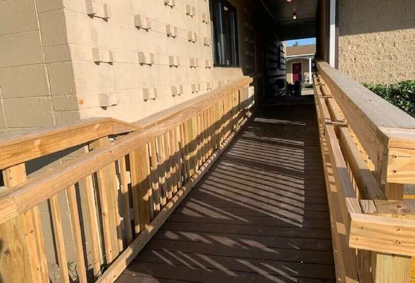 فندق على الطريق Outer Banks Motor Lodge