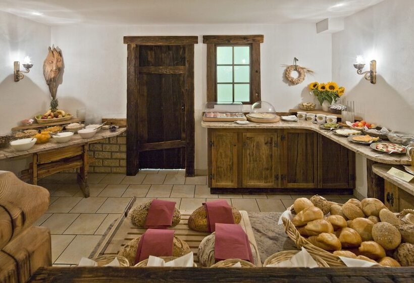 بنسيون Annex Antika