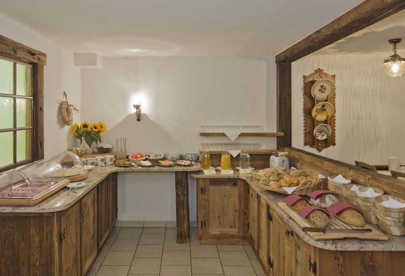 بنسيون Annex Antika