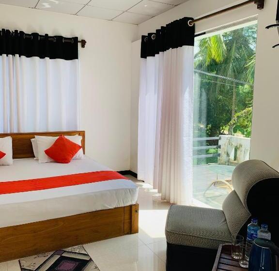 פנסיון Chill House Safari Resort