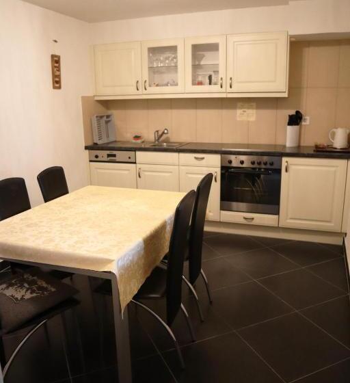 פנסיון Gruyère Rooms