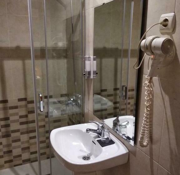 بنسيون Hostal Restaurante Cornella