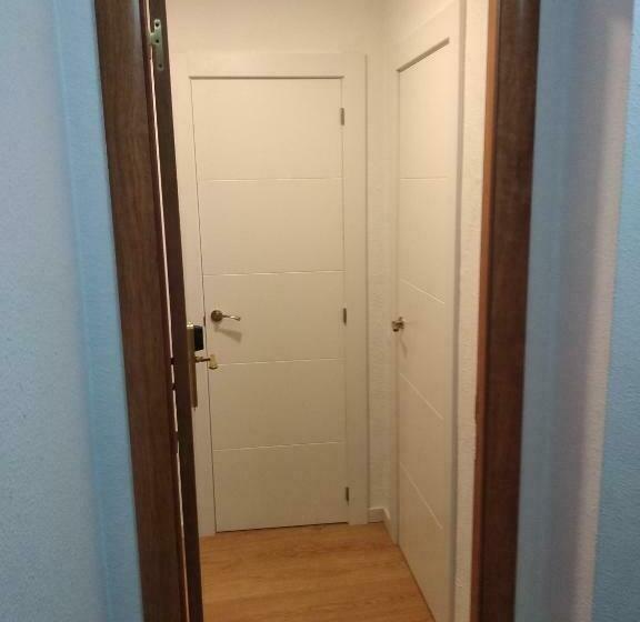 بنسيون Hostal Restaurante Cornella