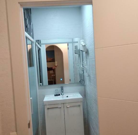 بنسيون Hostal Restaurante Cornella