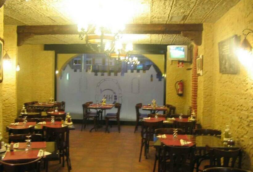 بنسيون Hostal Restaurante Cornella