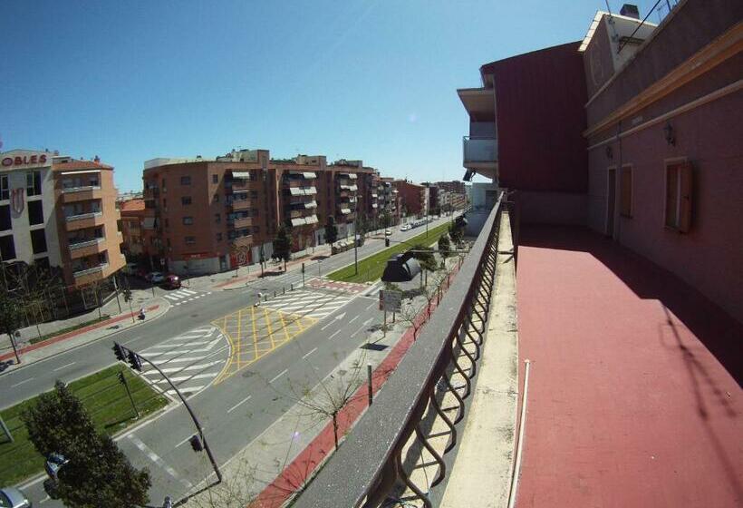 بنسيون Hostal Restaurante Cornella