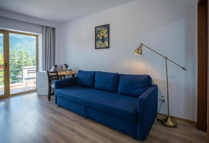 פנסיון Opus View