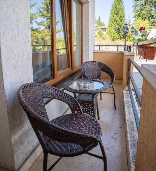 פנסיון Opus View