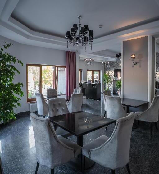 פנסיון Opus View