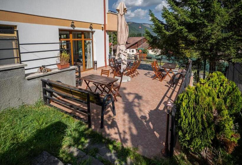 פנסיון Opus View