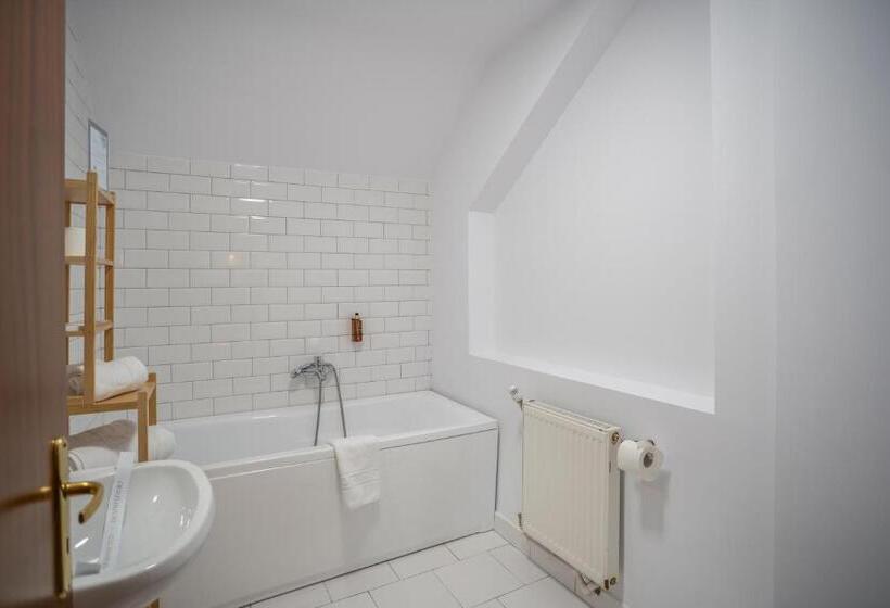 פנסיון Opus View