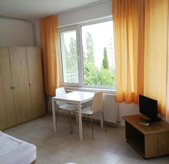 Общежитие Family Hotel Perla