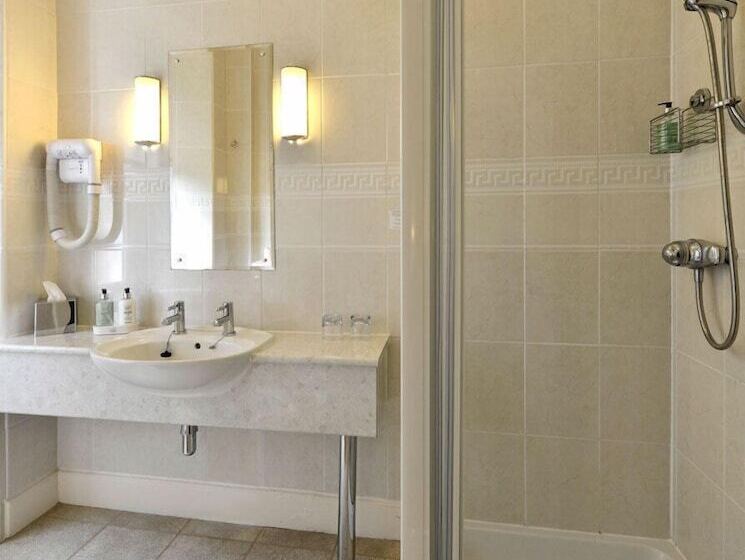 مبيت وإفطار Craigroyston House & Lodge