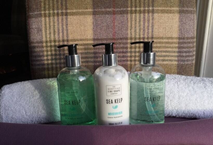 مبيت وإفطار Craigroyston House & Lodge