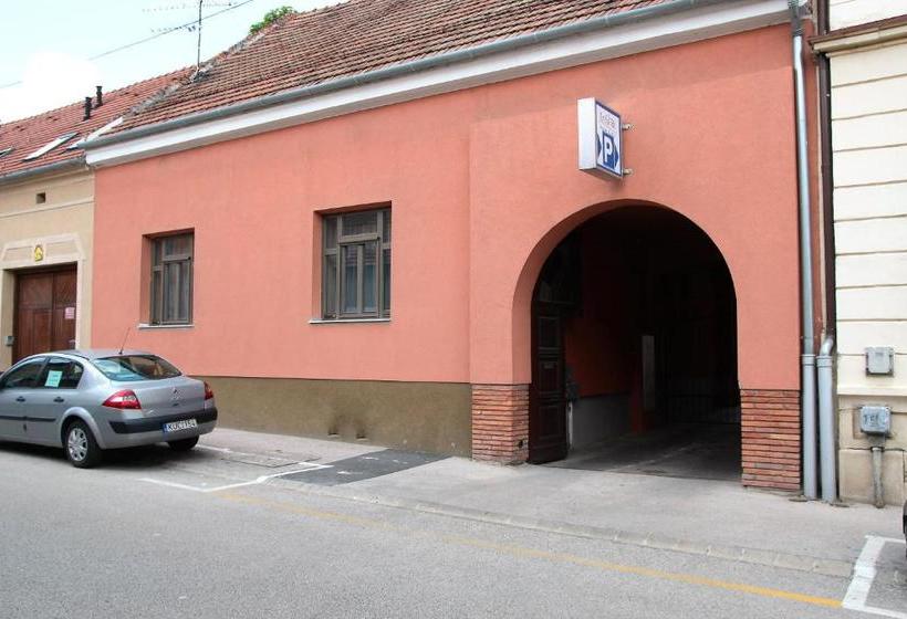 住宿加早餐 Erhardt Superior Rooms