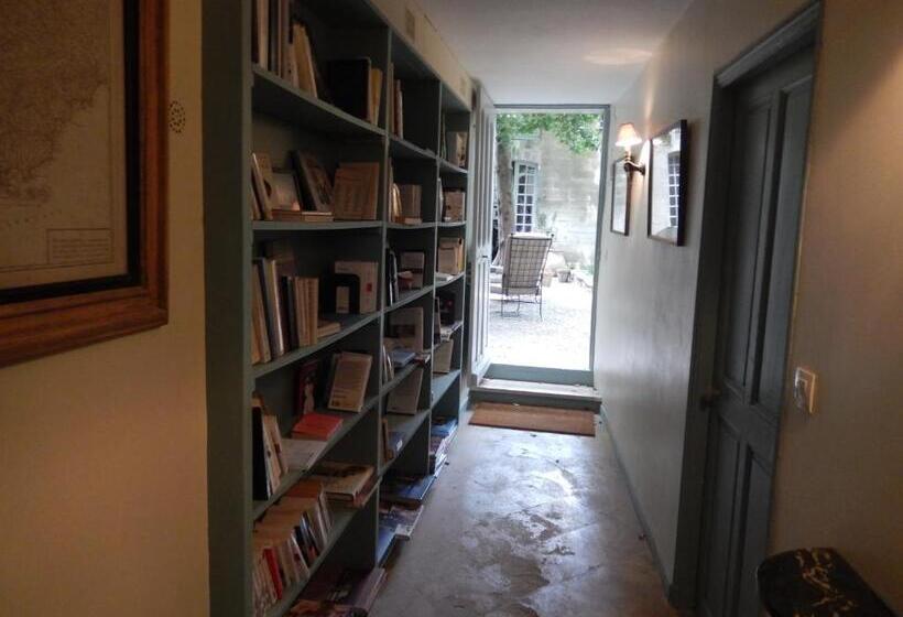 تختخواب و صبحانه Face Au Palais