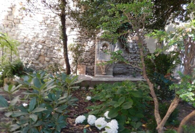 تختخواب و صبحانه Face Au Palais