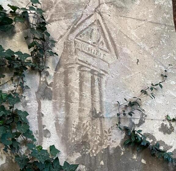 تختخواب و صبحانه Face Au Palais