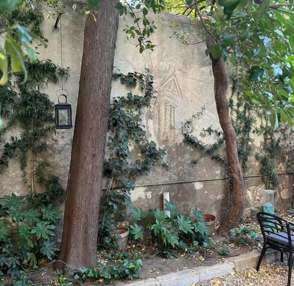 تختخواب و صبحانه Face Au Palais