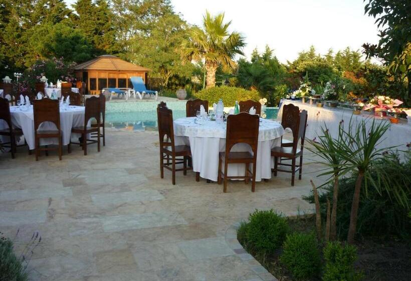 تختخواب و صبحانه Mas De La Montille