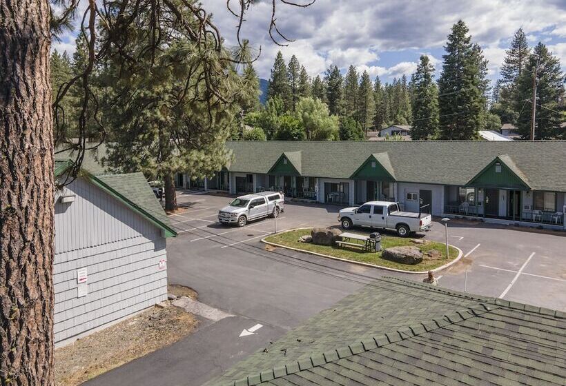 Green Gables Motel & Suites