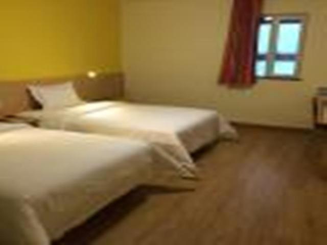 בית מלון כפרי 7days Inn Urumchi Guangming Road