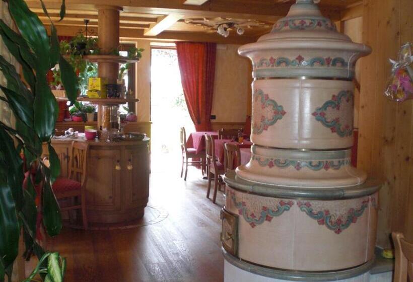 فندق Albergo Garni Martina