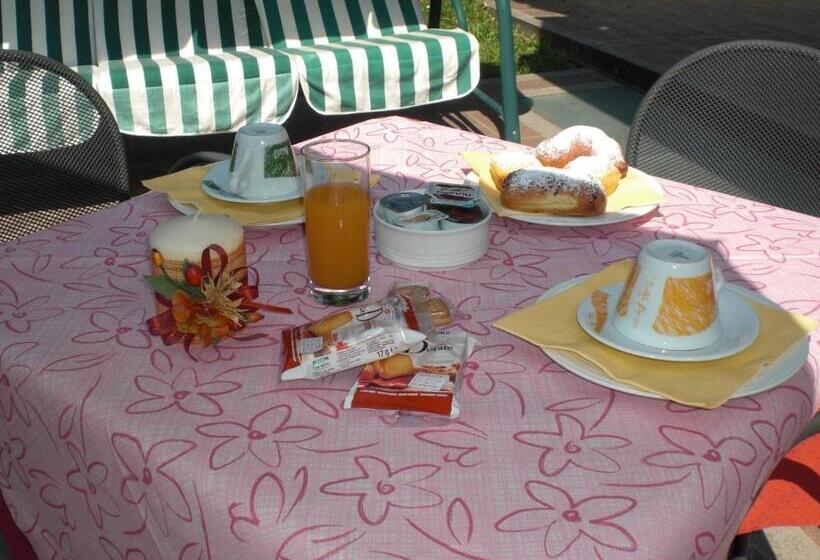 בית מלון כפרי Albergo Garni Martina