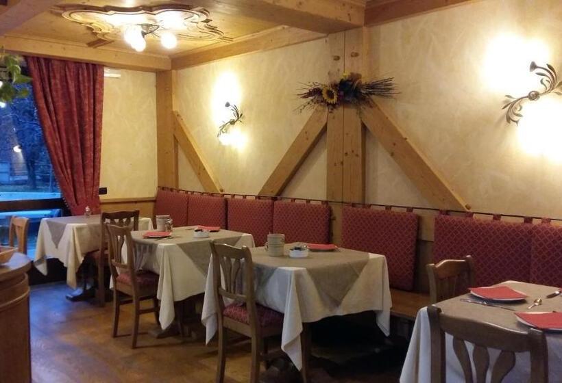 בית מלון כפרי Albergo Garni Martina