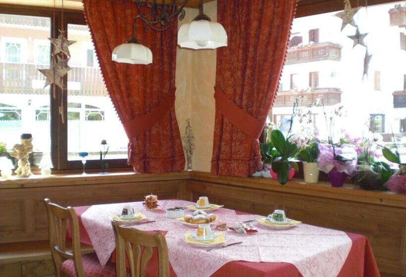 בית מלון כפרי Albergo Garni Martina