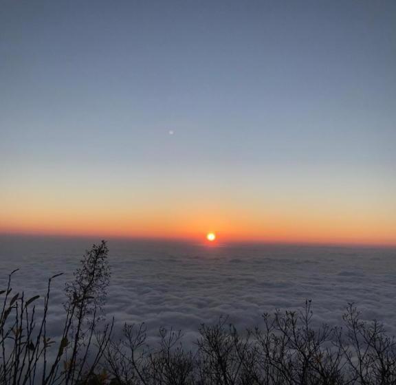 בית מלון כפרי Mount Emei Feng Lin Yue