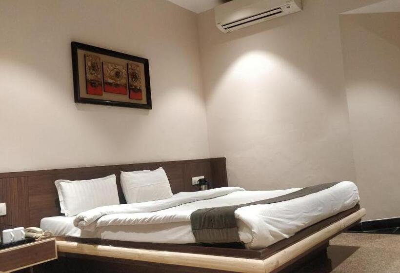 Отель Mount Regency