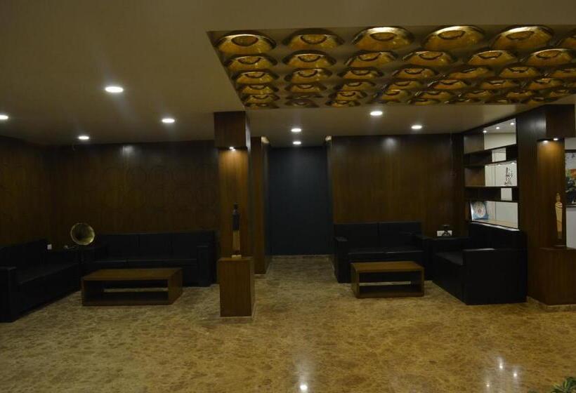 Отель Mount Regency