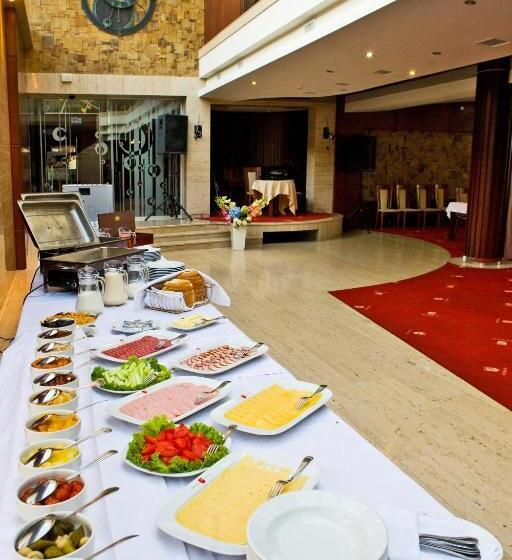 هتل Praha Wood House