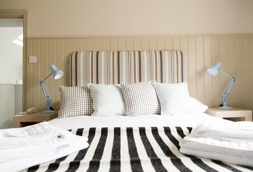 Отель The White Horse Blakeney