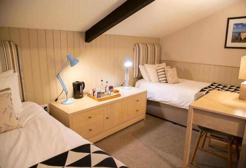 Отель The White Horse Blakeney