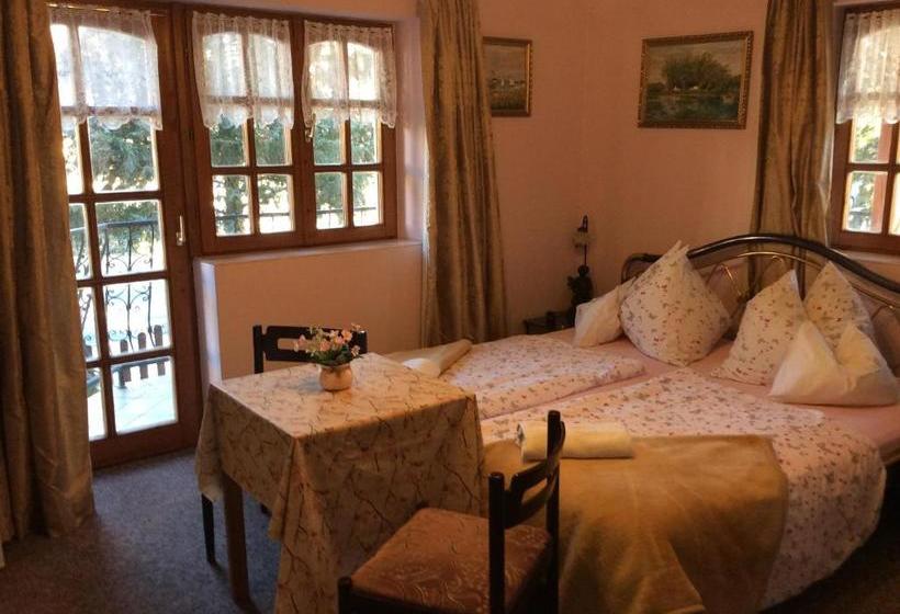 Ilona Kis Kastély Panzió