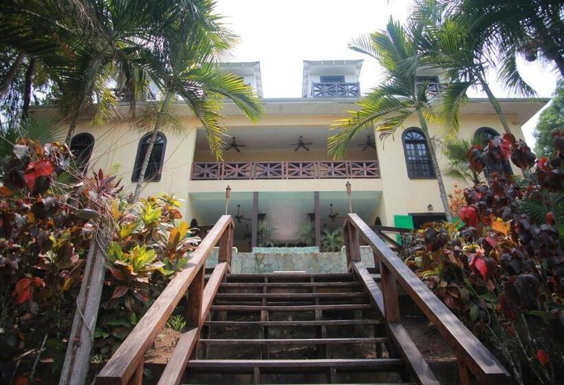 Mahogany Hall Luxury Boutique Resort