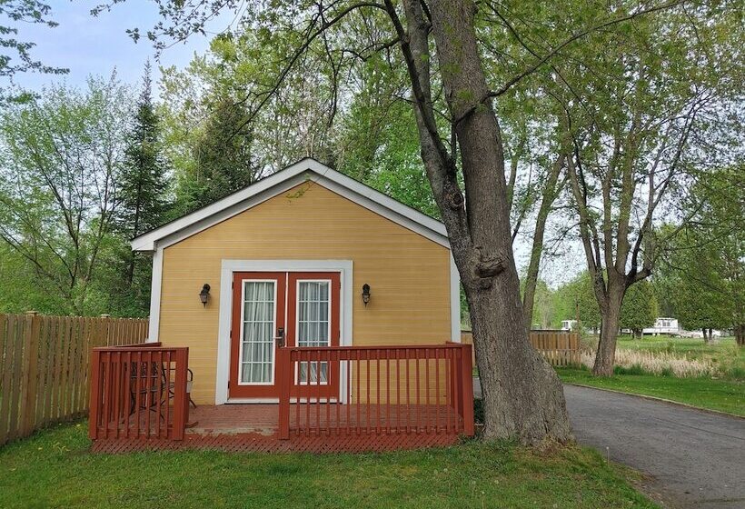 فندق على الطريق North Bay Inn