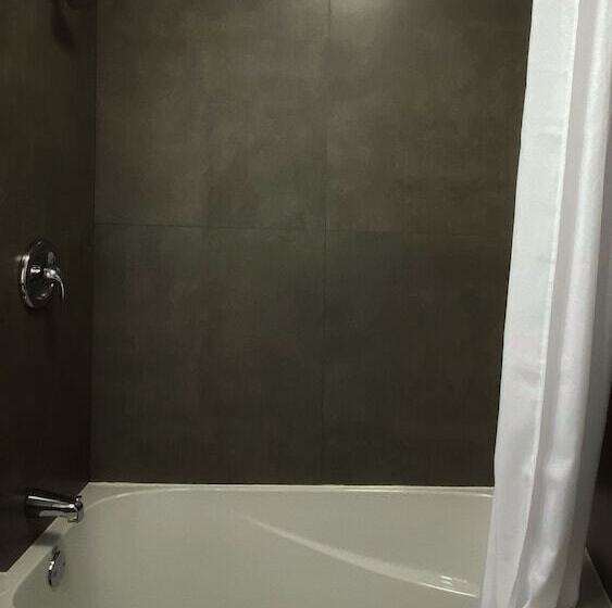 فندق على الطريق North Bay Inn