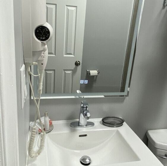 فندق على الطريق North Bay Inn