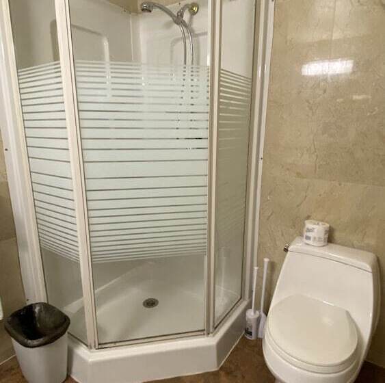 فندق على الطريق North Bay Inn