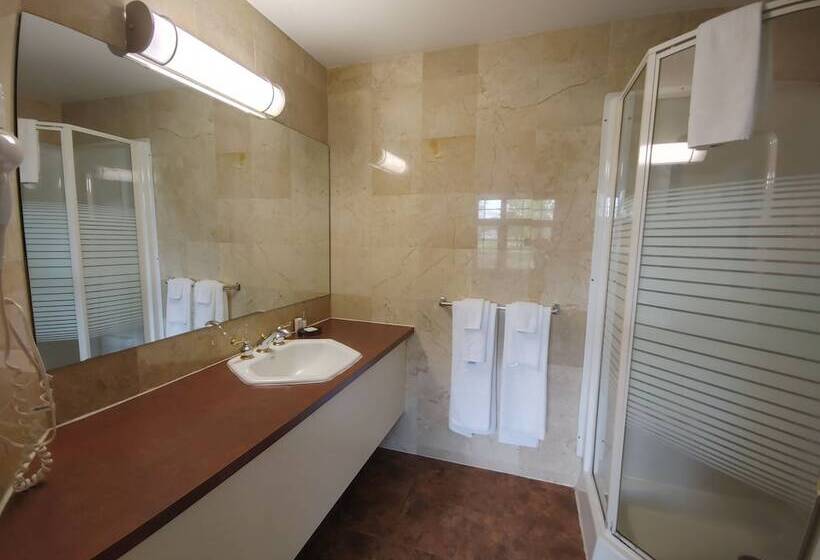 فندق على الطريق North Bay Inn