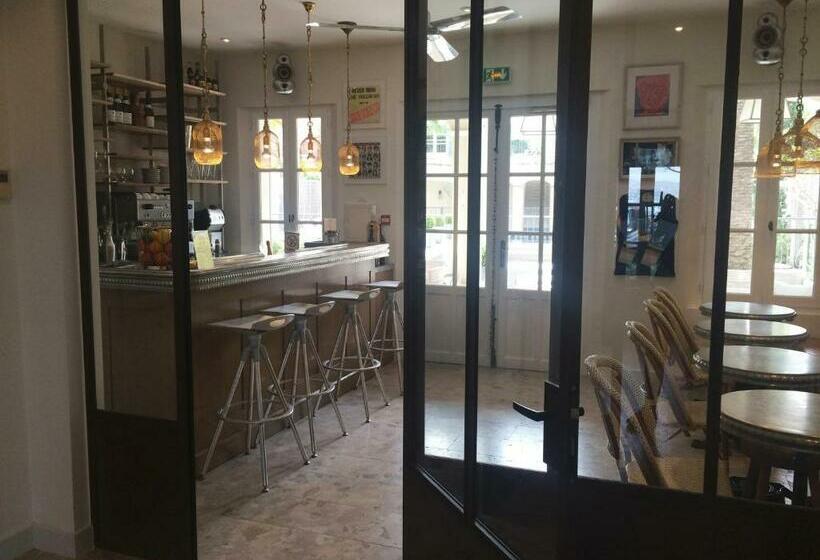 בית מלון כפרי Pastis