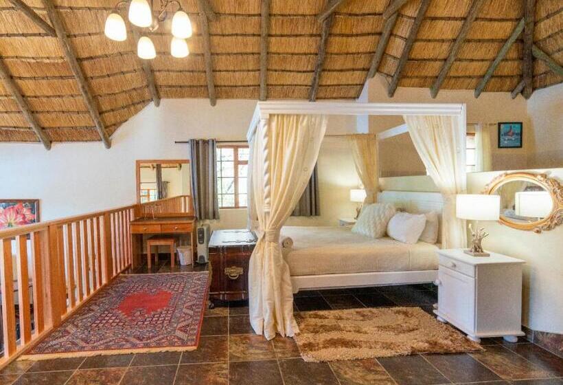 منتجع Lake Naverone Holiday Cottages