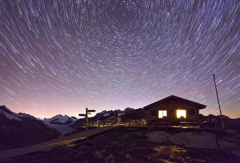 בית מלון כפרי Alpina